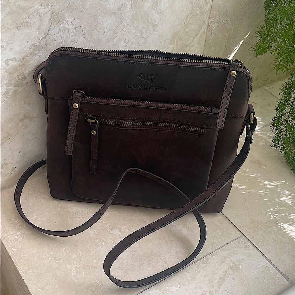 LUXEORIA Brown Leather Crossbody Bag/ zipper closure